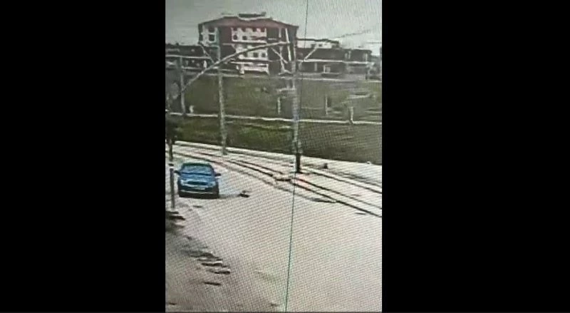 Aracıyla yavru köpeğe çarpıp kaçan şoför güvenlik kamerasına yakalandı

