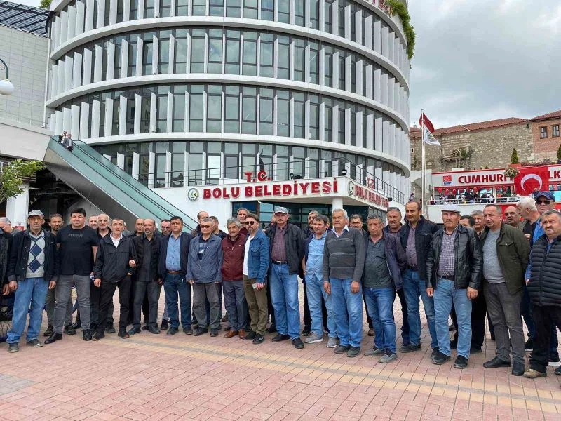 Bolu Belediyesi’nden emekli tazminatlarını alamayan işçiler eylem yaptı
