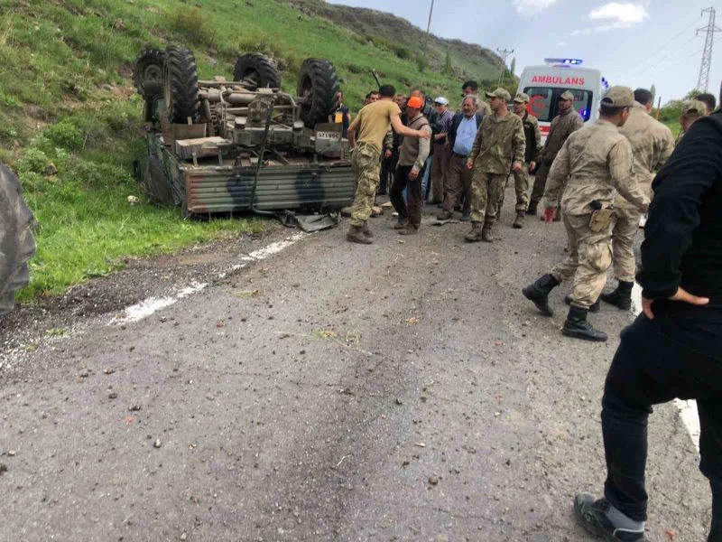 Ardahan’da askeri araç devrildi: 4 yaralı

