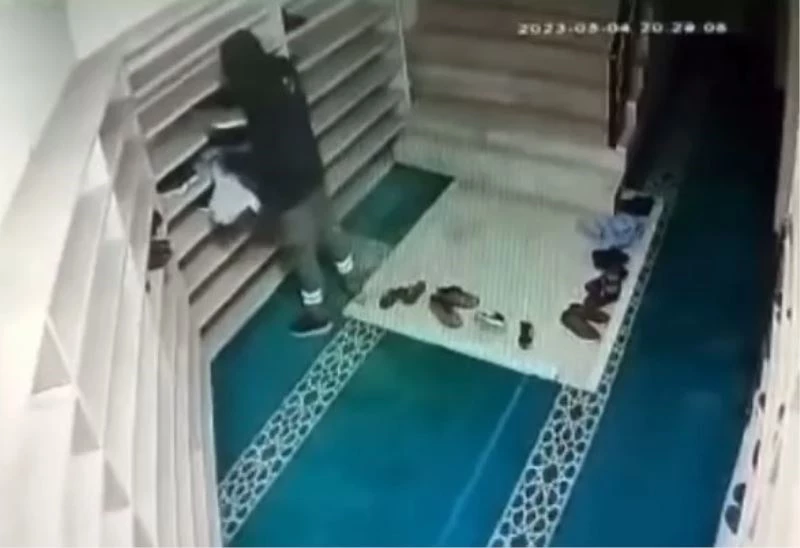 Camide hırsızlık yapan şahıs güvenlik kameralarına yakalandı
