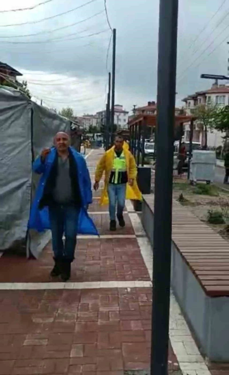 CHP’li belediye sele teslim olan Hasanoğlan’ı görüntülemek isteyen gazeteciye saldırdı
