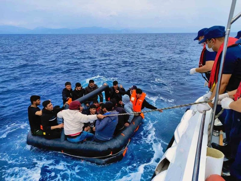 Datça’da 50 düzensiz göçmen kurtarıldı
