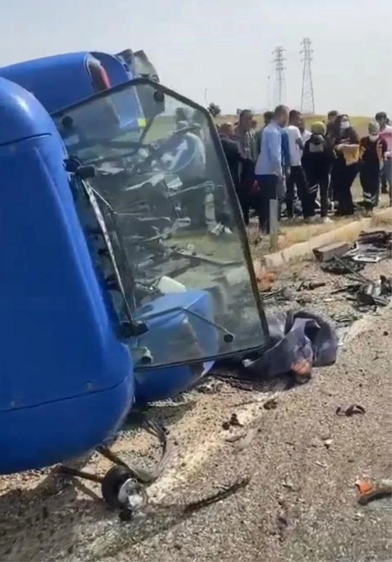 Diyarbakır’da otomobil ile traktör çarpıştı: 1’i ağır 3 yaralı
