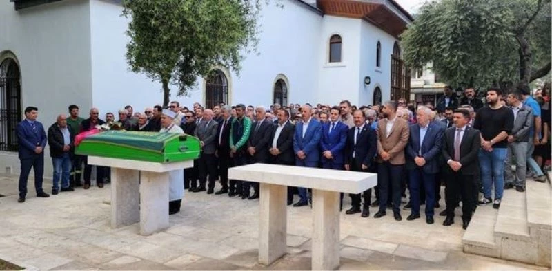 2 yıldır tedavi gören minik Hazal son yolculuğuna uğurlandı
