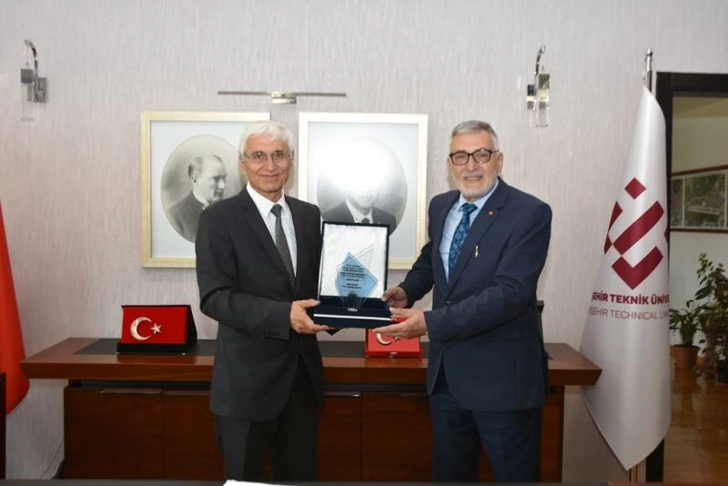 Başkan Bozkurt’tan Rektör Özcan’a teşekkür ziyareti

