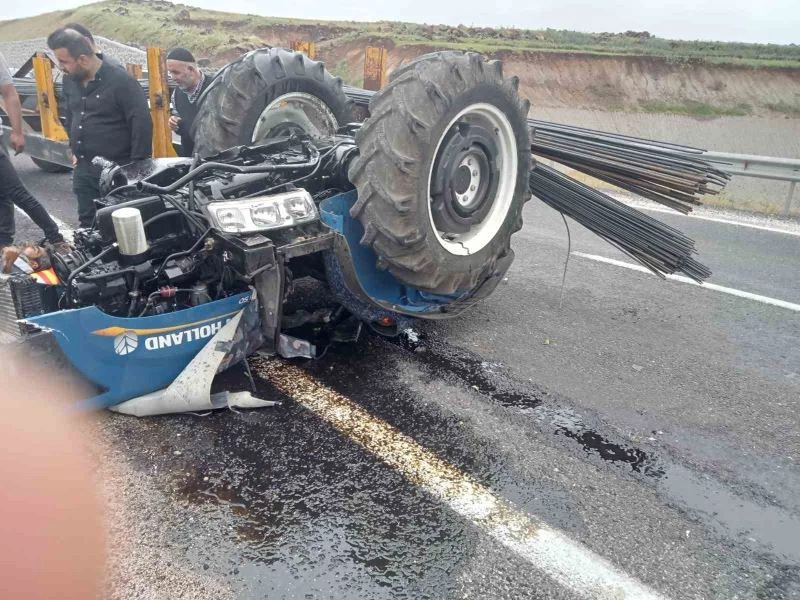 Diyarbakır’da demir taşıyan traktör devrildi: 1 yaralı
