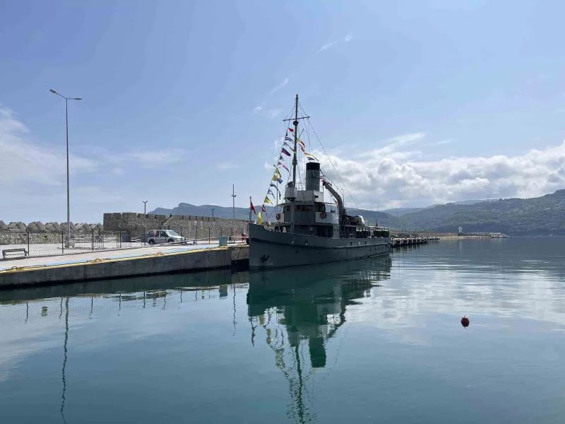 TCG Nusret Mayın Müze Gemisi Amasra’da ziyarete açıldı
