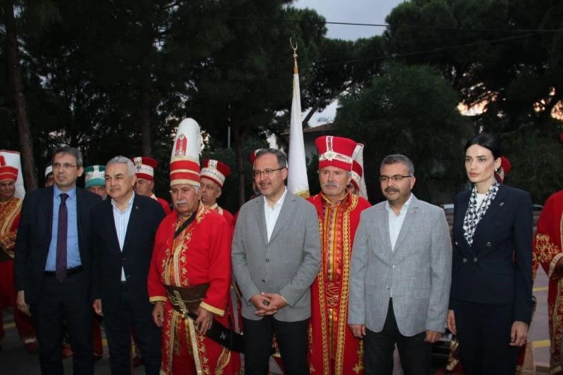 Bakan Kasapoğlu Aydın’da mehteran takımı ile karşıladı
