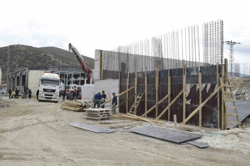 Doğaltaş ve Beton Elemanları Tesisine kurulan yeni beton mikseri ile üretim 3 katına çıkarılıyor
