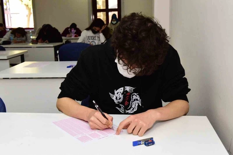 Yıldırım’da üniversite adaylarına deneme sınavı
