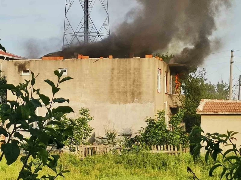 Muratlı’da ev yangını
