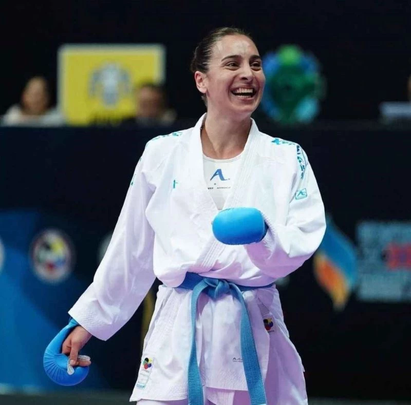 Kağıtsporlu Gülsen, Akdeniz Karate Şampiyonu oldu
