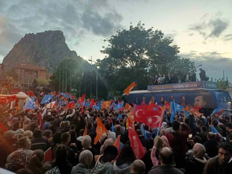 Erdoğan’ın seçim zaferi Afyonkarahisar’da kutlanmaya başlandı
