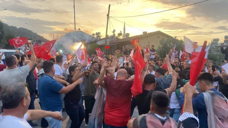 Fethiye’de seçim zaferi kutlanıyor
