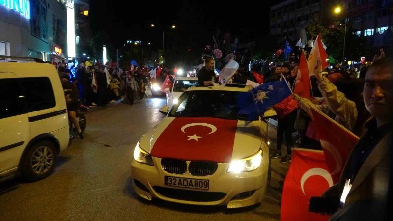 Isparta’da seçim zaferi coşkuyla kutlandı
