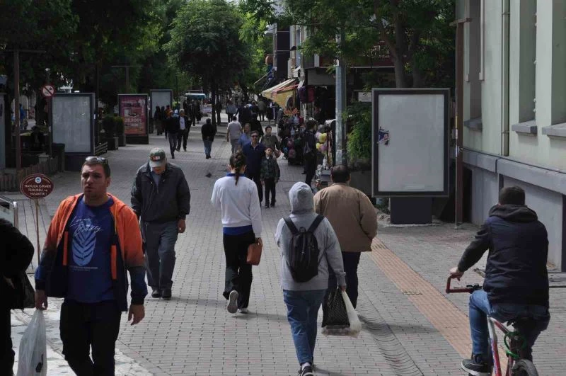 Seçimin sonuçlanmasıyla birlikte Eskişehir sokakları eski sakinliğine geri döndü
