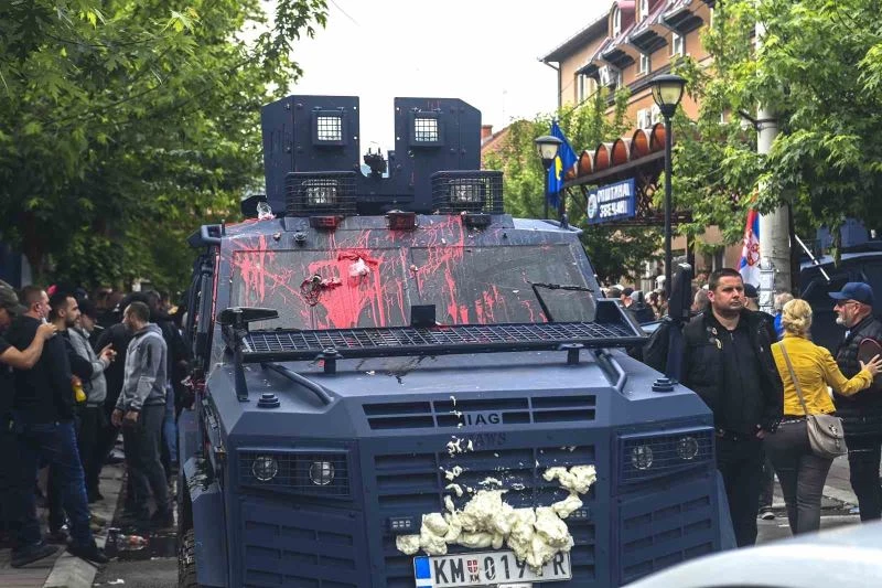Kosova’nın kuzeyinde polis ile Sırp protestocular arasında arbede

