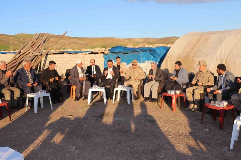Vali Hacıbektaşoğlu, sütlüce mezrasında özbek ailesine taziye ziyaretinde bulundu

