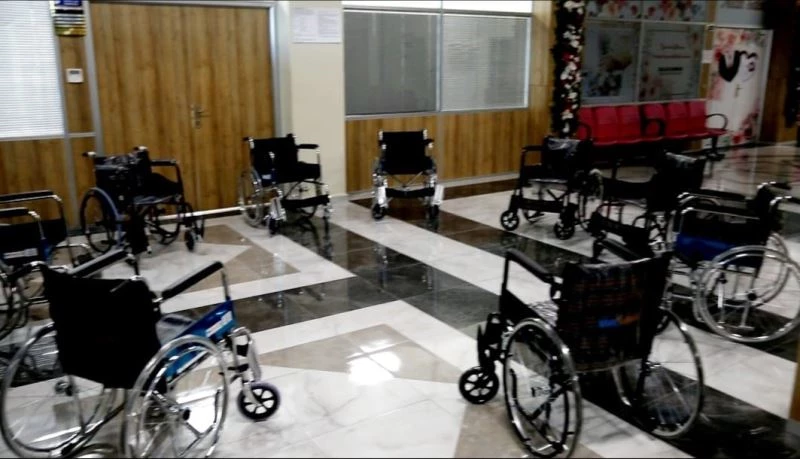 Başkan Akman’dan özel bireylere tekerlekli sandalye desteği
