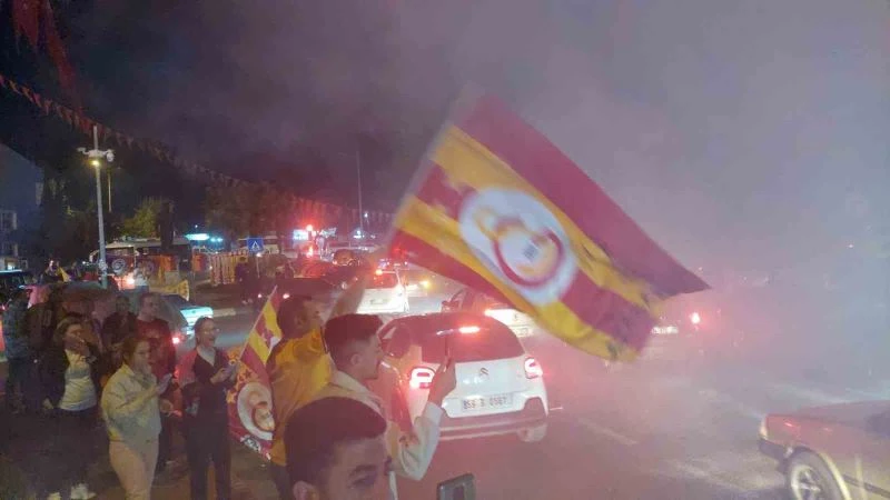 Galatasaray taraftarı şampiyonluğu Tekirdağ’da doyasıya kutluyor
