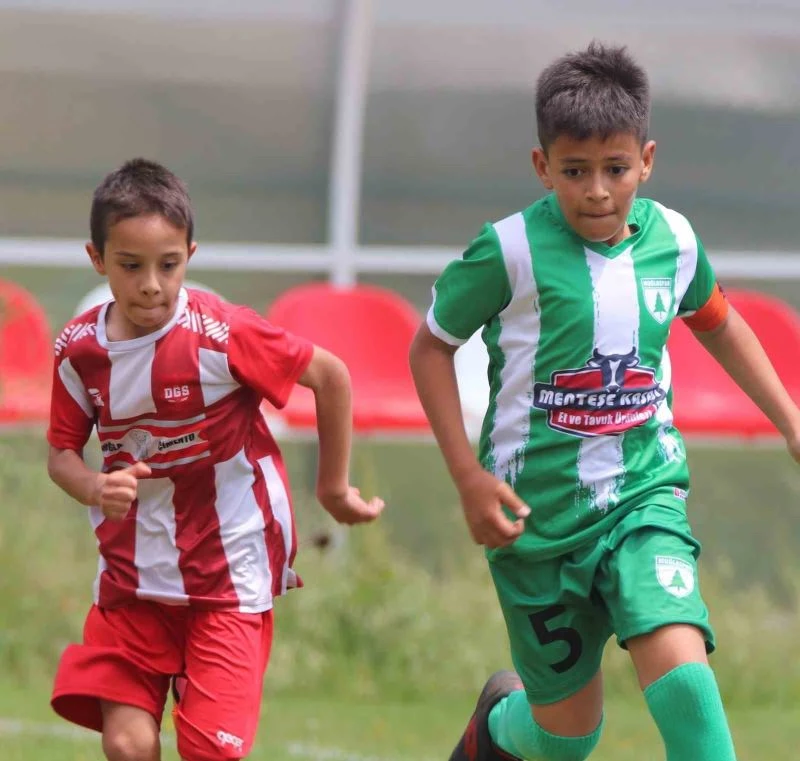 Muğlaspor U-11 takımı şampiyon oldu
