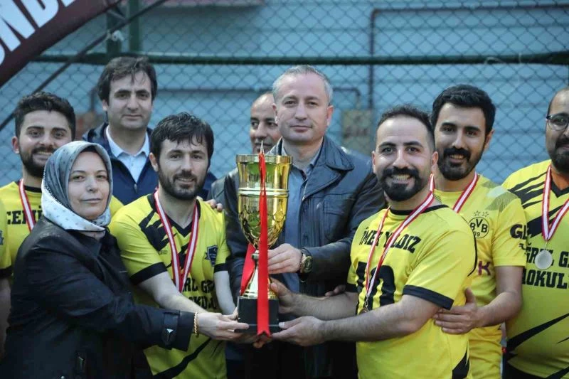 Önder Baydar Eğitimciler Ligi Şampiyonu Ertuğrul Gazi Ortaokulu oldu
