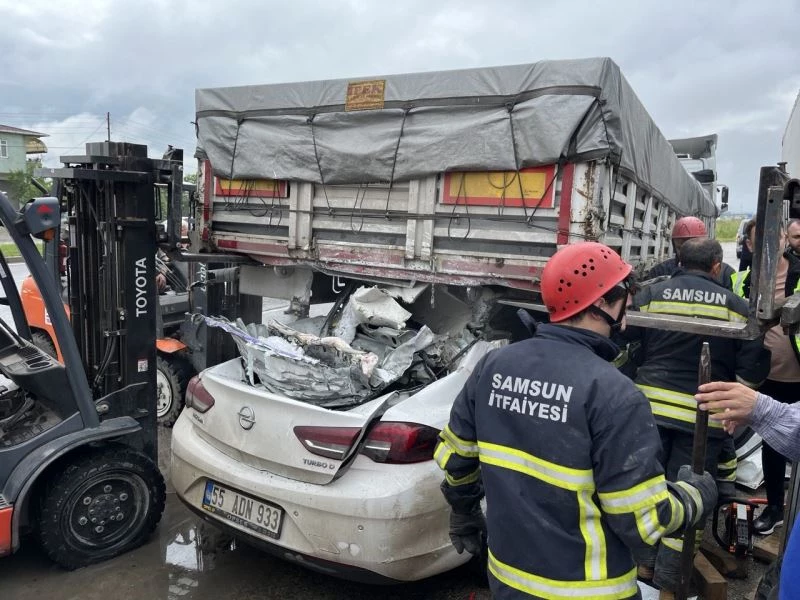 Samsun’da dehşete düşüren kaza: Baba öldü, kızı ağır yaralandı
