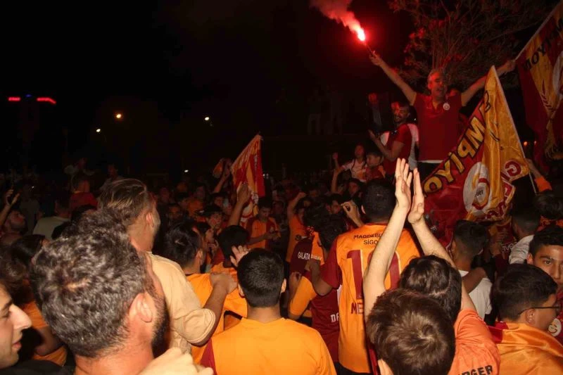 Galatasaray’ın şampiyonluğu Şanlıurfalıları sokağa döktü
