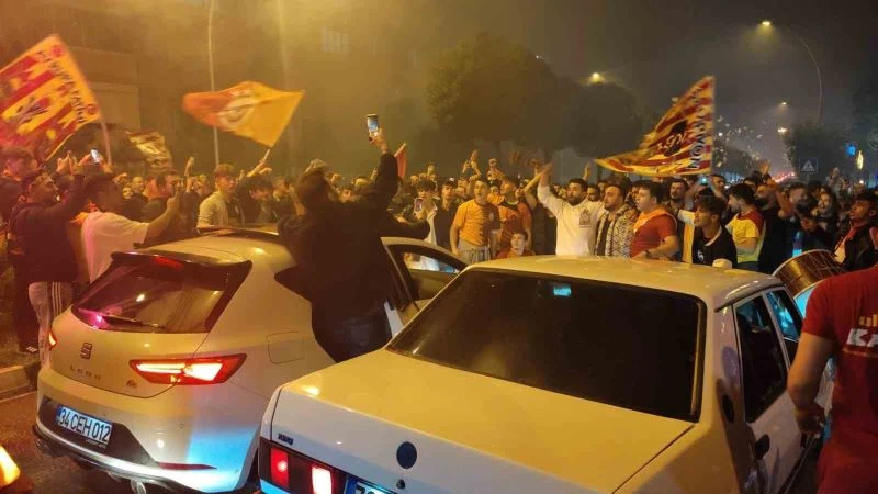 Galatasaraylılar Karabük’te şampiyonluğu doyasıya kutladı
