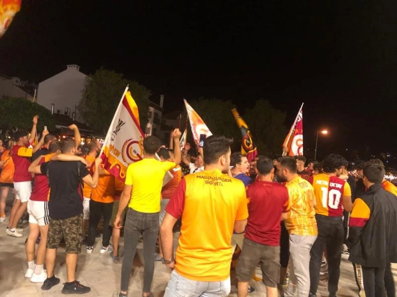Datça’da Galatasaraylılar şampiyonluğu doyasıya kutladı
