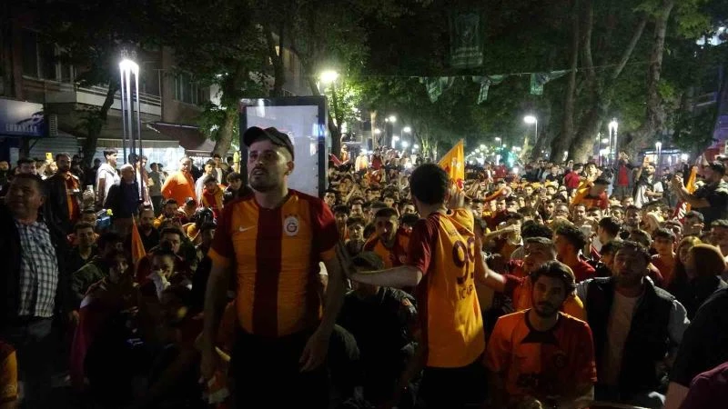 Kocaeli’de Galatasaraylılar şampiyonluğu coşkuyla kutladı
