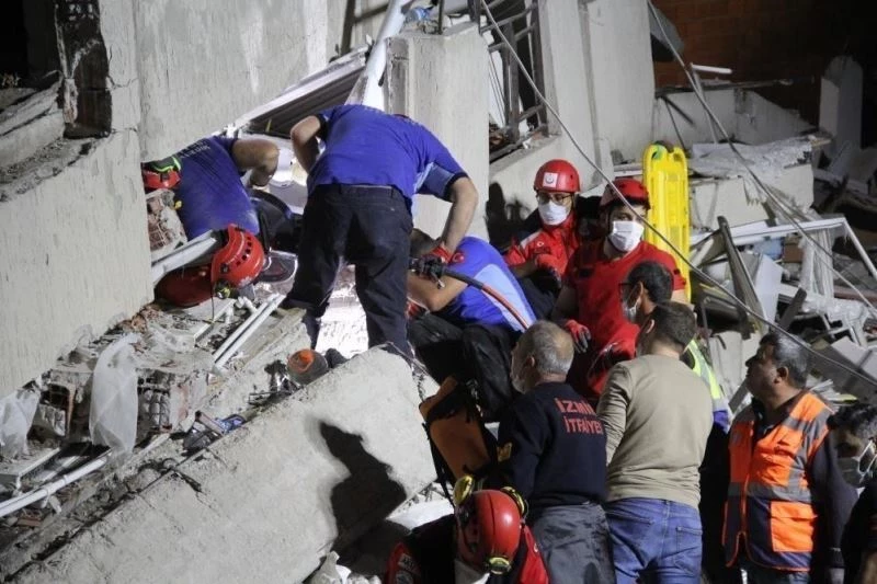 İzmir depreminde yıkılan binayla ilgili 2 sanığa hapis cezası

