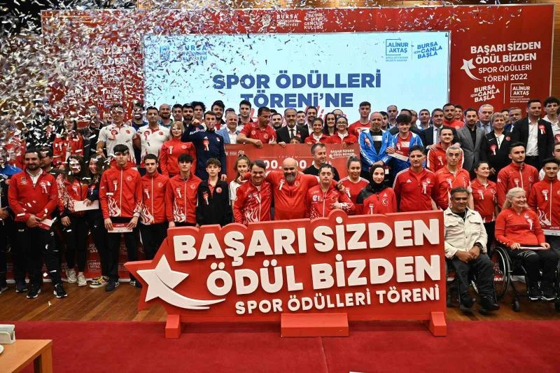Bursa’da sporun yıldızlarına ödül yağdı
