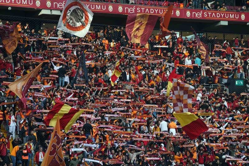 Galatasaray taraftarından kombine yenilemeye yoğun ilgi

