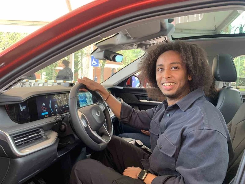 TOGG ve Devrim yanyana
