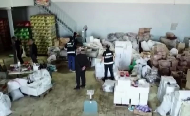 Gaziantep’te 74 ton bozulmuş kaçak gıda ele geçirildi
