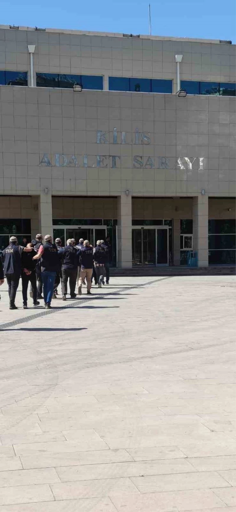 Kilis’te terör örgütü DEAŞ operasyonunda yakalanan 5 zanlıdan 3’ü tutuklandı
