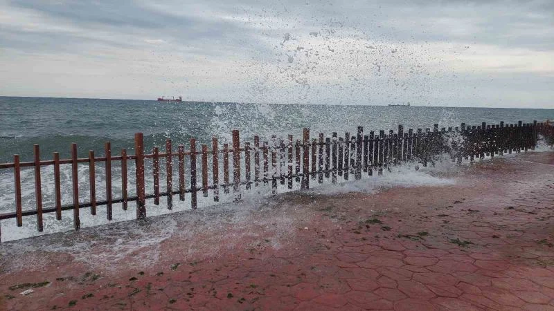 Marmara Denizi ulaşımına poyraz engeli

