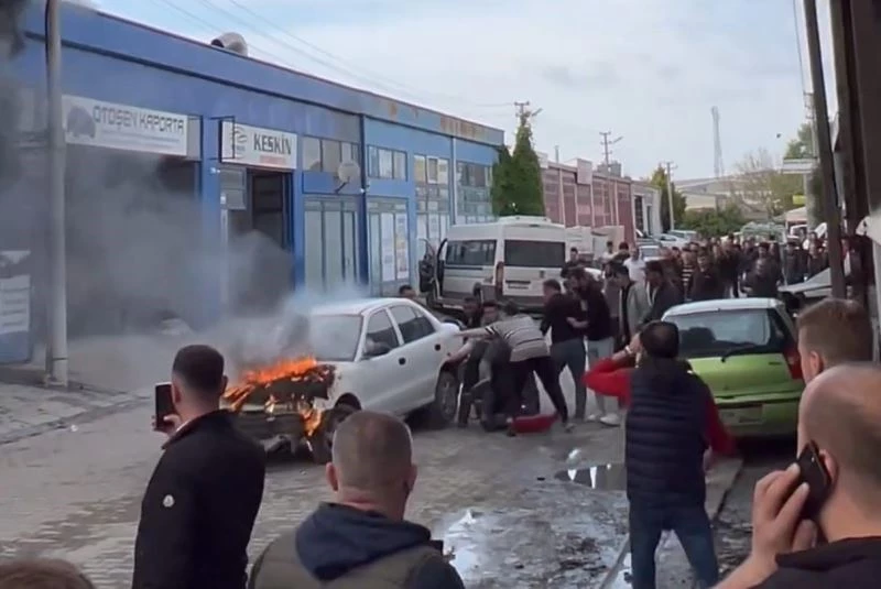 Bursa’da Metal Sanayi’deki yangında 4 iş yeri ve 3 araç hasar gördü
