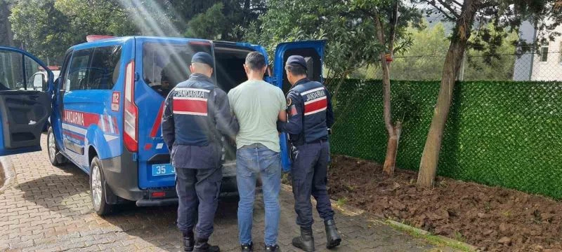 İzmir’in ilçelerinde operasyon: 13 tutuklama
