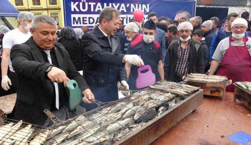 Kütahya’da binlerce vatandaşa balık-ekmek ikramı

