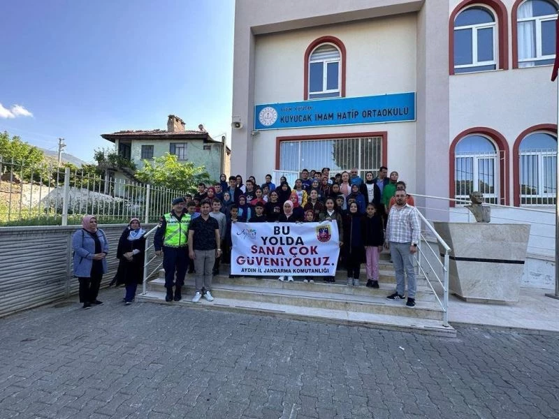 Aydın’da jandarma ekipleri vatandaşları bilgilendirmeye devam ediyor
