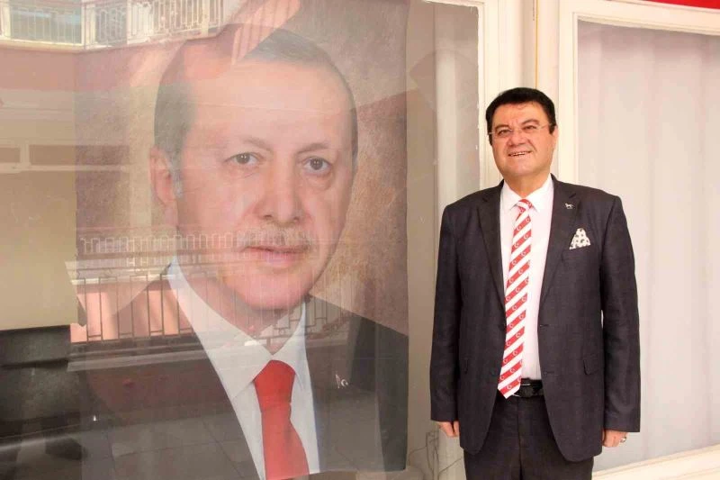Karaman’da Demokrat Parti’den Cumhurbaşkanı Erdoğan’a pankartlı ve fotoğraflı destek
