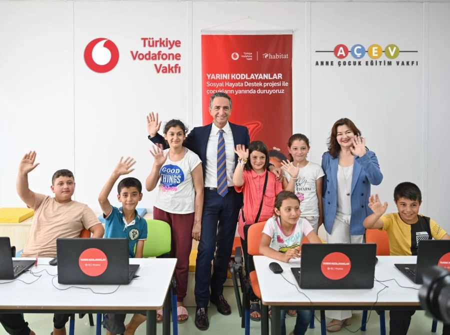 Vodafone deprem bölgesine ekonomik ve sosyal desteğini sürdürüyor