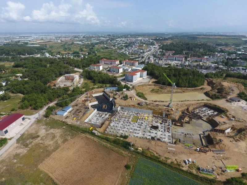 Vali Yazıcı, Aksu Devlet Hastanesinin inşaatını inceledi