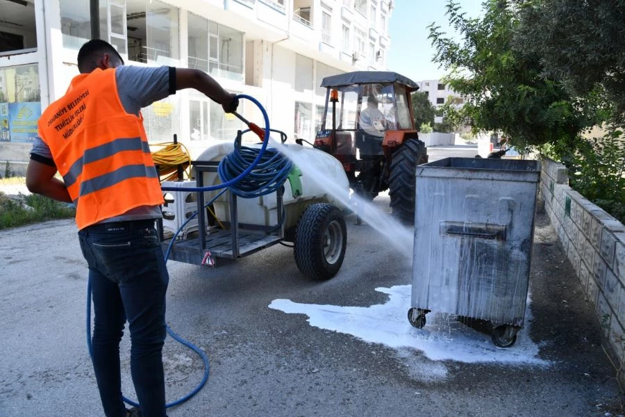 Osmaniye’de Çöp Konteynerleri Dezenfekte Ediliyor