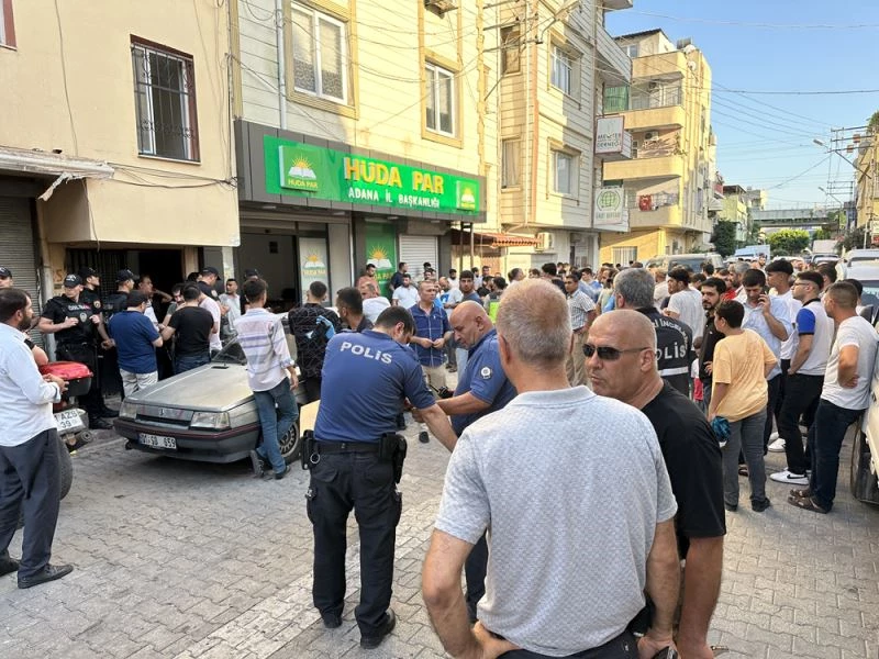 GÜNCELLEME - HÜDA PAR Adana İl Başkanı Salih Demir bıçaklı saldırıda yaralandı, il sekreteri öldü