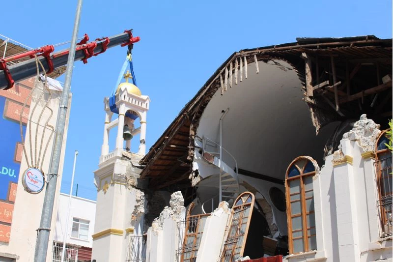 İskenderun’da ağır hasar gören Aziz Nikola Rum Ortodoks Kilisesi