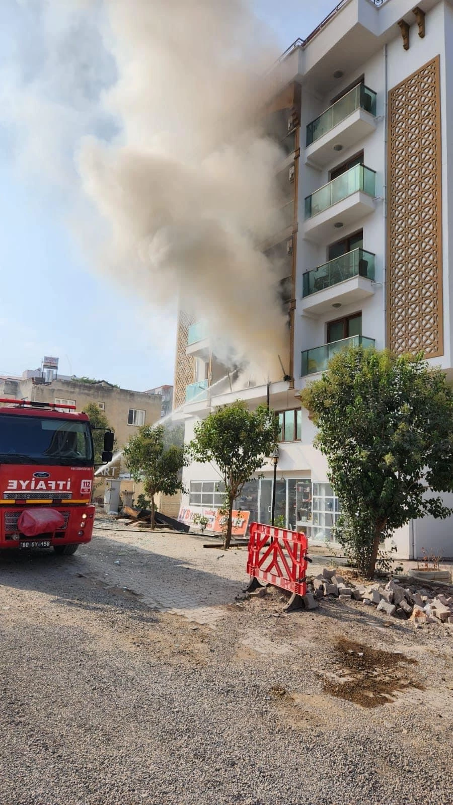 Osmaniye’de apartman dairesinde patlama! 1 kişi yaralandı, bina boşaltıldı