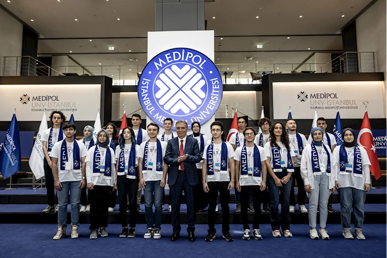 YKS birincisi 5 öğrenci İstanbul Medipol Üniversitesi